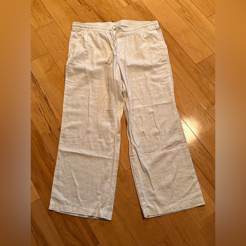 Never worn. White linen pants.